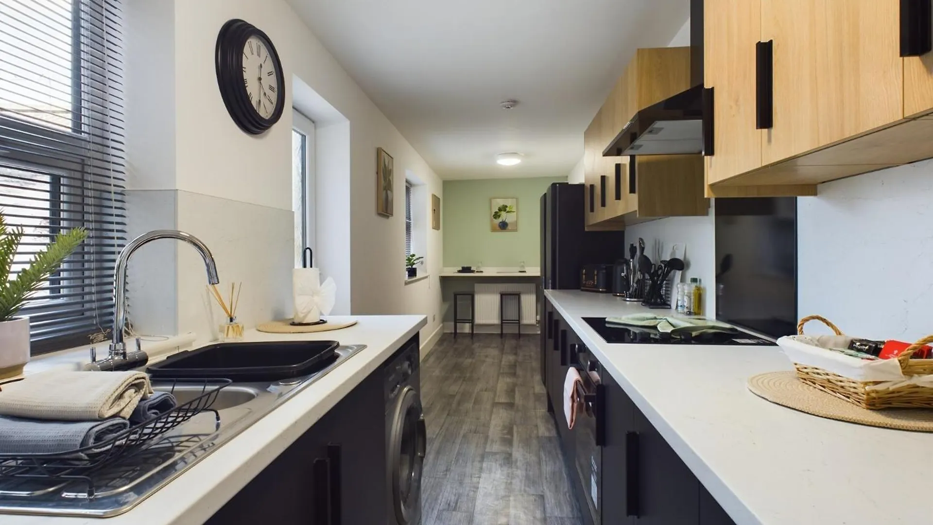 Six Bedroom Home - Train Station & Town Centre Location! Darlington  United Kingdom