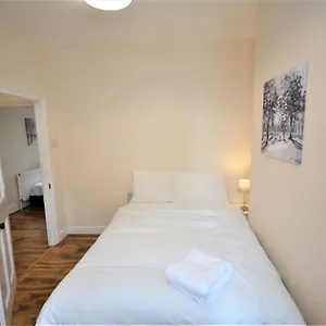 https://cheerful-3-bedroom-home-in-greater-london.cambridgehotelsuk.com
